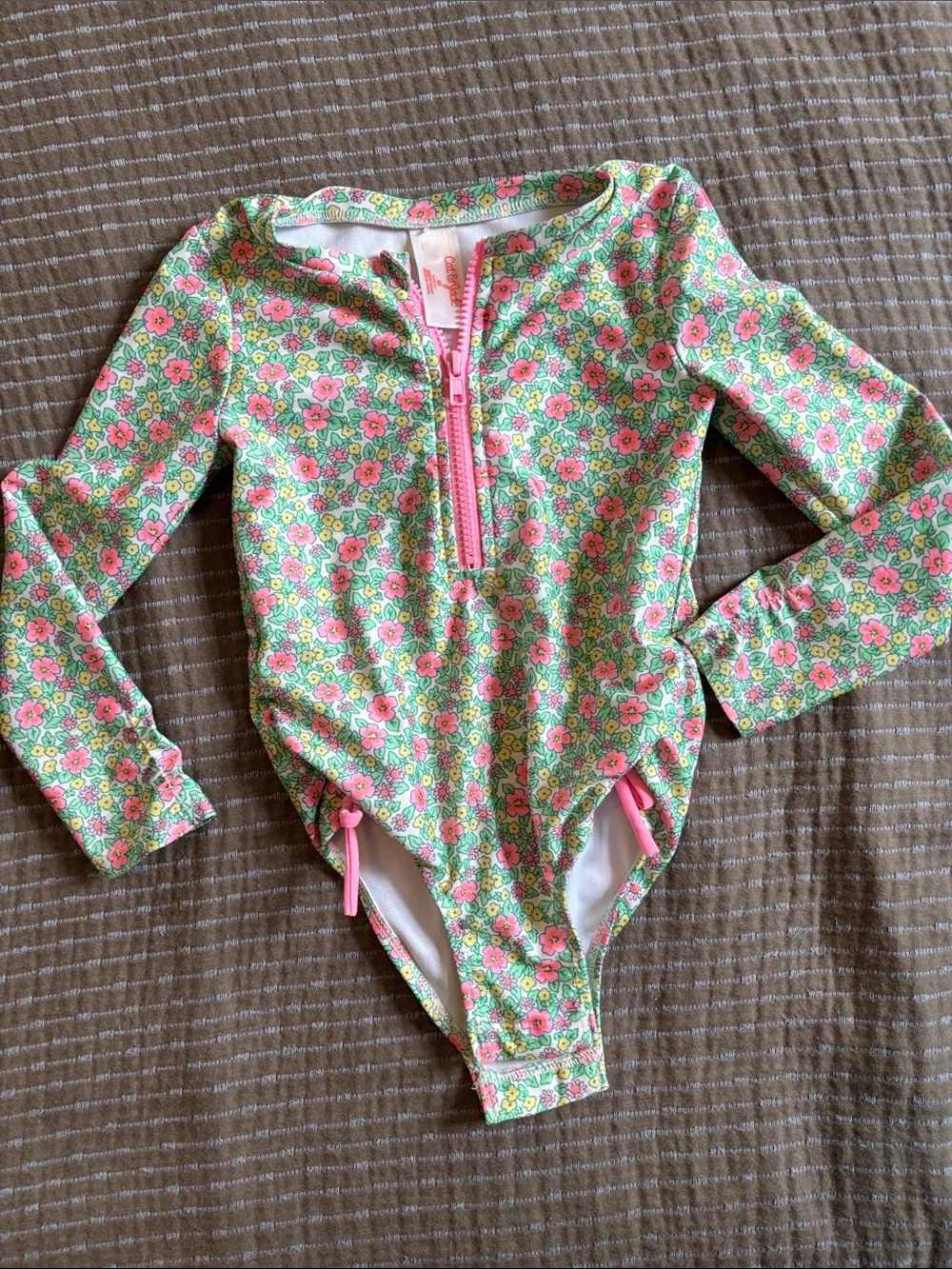 Cat & Jack Girls 5T Long Sleeve Rash Guard Swimsuit Floral Half Zip Crotch Snaps